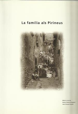LA FAMILIA ALS PIRINEUS | 9789992000427 | Llibreria La Puça | Llibreria online d'Arsèguel - Comprar llibres en català online - Llibres Andorra i Pirineu